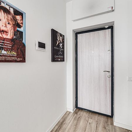 Appartamento Ari Cinema Apartament With 2M Videoproiector Arad Esterno foto