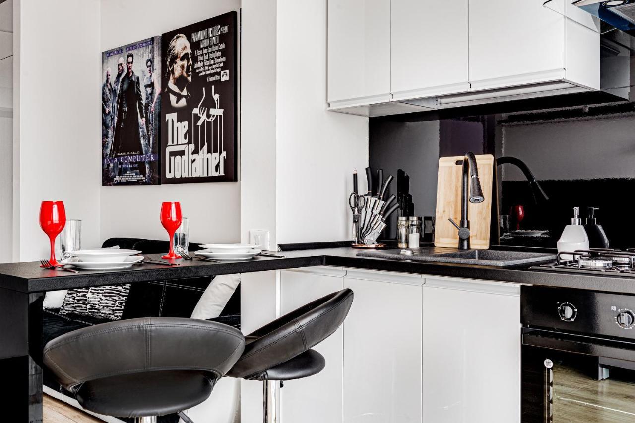Appartamento Ari Cinema Apartament With 2M Videoproiector Arad Esterno foto