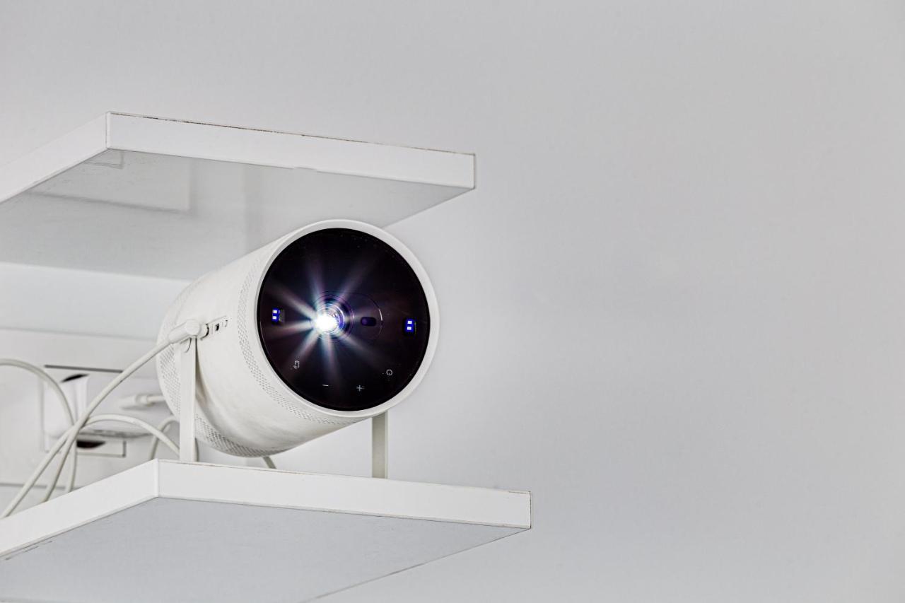 Appartamento Ari Cinema Apartament With 2M Videoproiector Arad Esterno foto