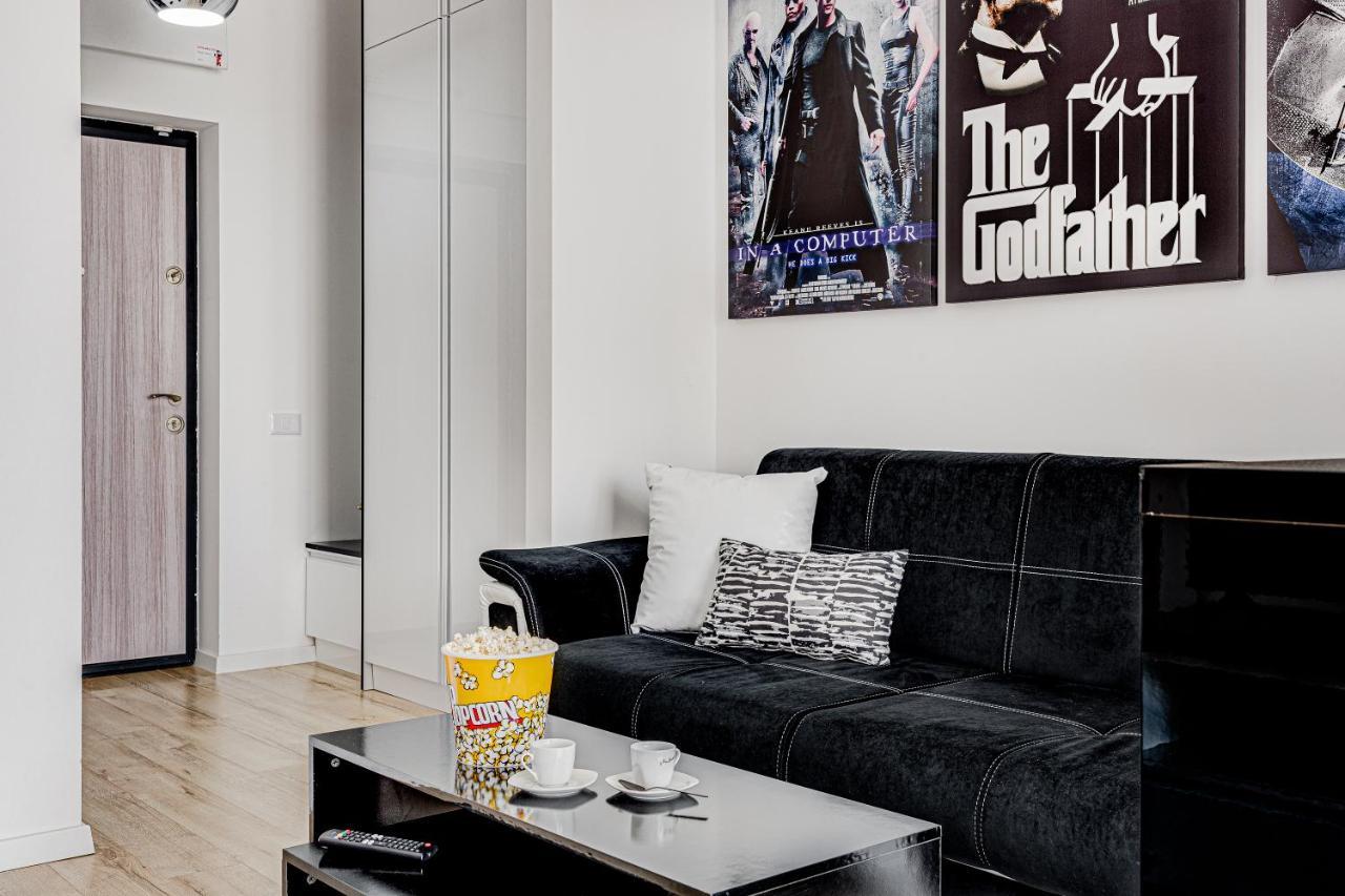 Appartamento Ari Cinema Apartament With 2M Videoproiector Arad Esterno foto