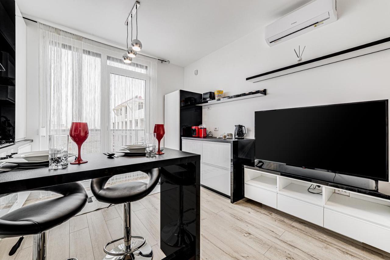 Appartamento Ari Cinema Apartament With 2M Videoproiector Arad Esterno foto