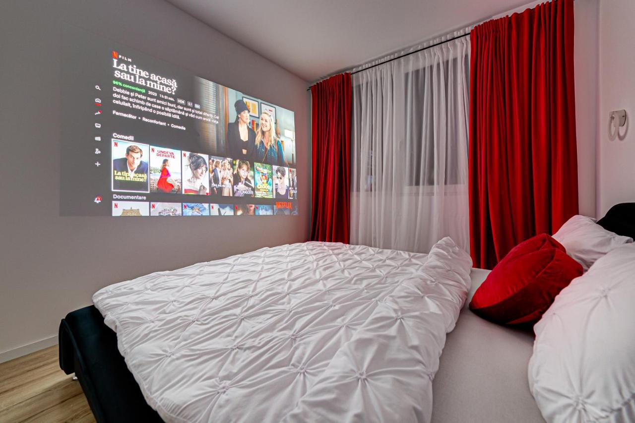 Appartamento Ari Cinema Apartament With 2M Videoproiector Arad Esterno foto
