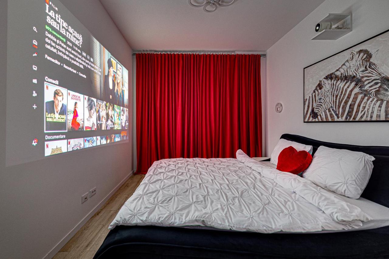 Appartamento Ari Cinema Apartament With 2M Videoproiector Arad Esterno foto