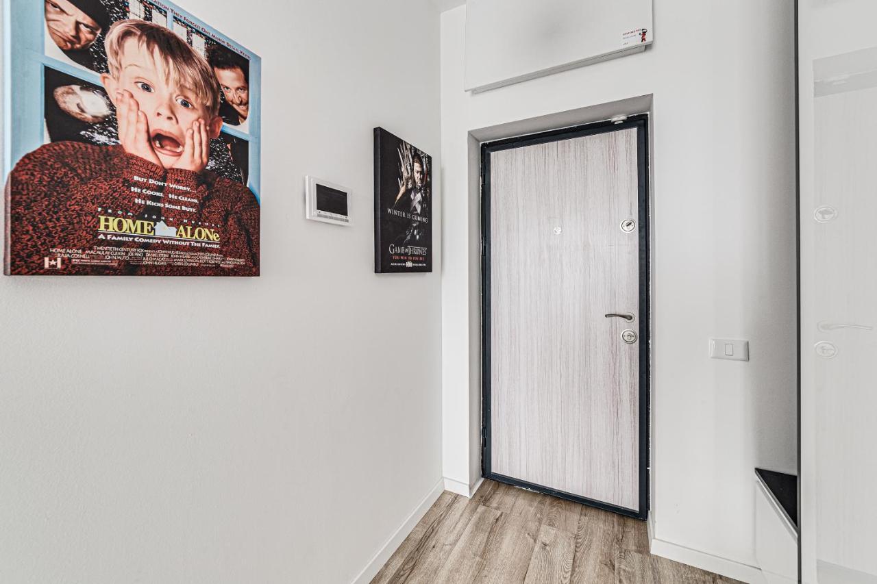 Appartamento Ari Cinema Apartament With 2M Videoproiector Arad Esterno foto